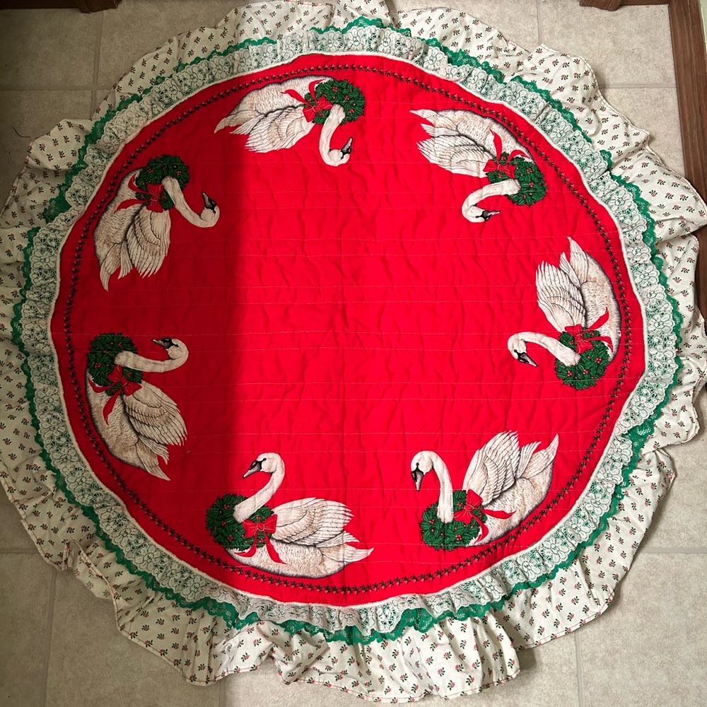 VTG 80s Awesome Country Goose Quilted Christmas Tree skirt.